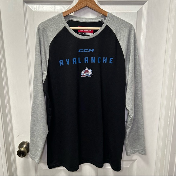 Colorado Avalanche Long Sleeve T-Shirt, XL. - Picture 2 of 7